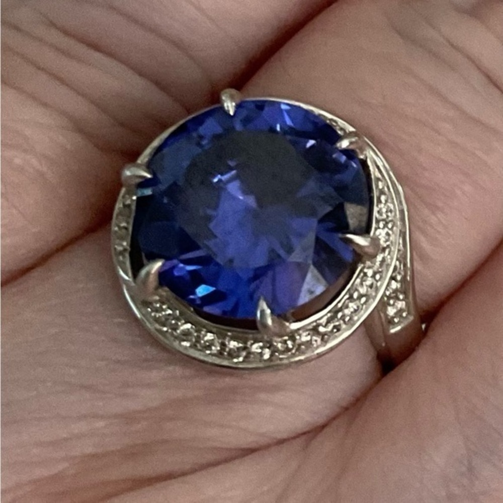 Statement Tanzanite Simulant Solitaire Ring Ladies Size 6 Radiant round cut